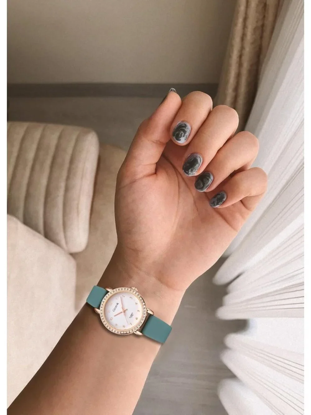 Women's Green Analog Quartz Crystal Rhinestone Bezel Waterproof Wrist Watch